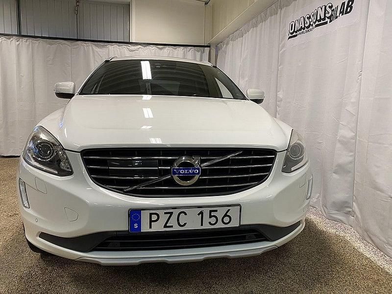 Begagnad Volvo XC60 Standard 190 HK (139 kW) 2016 Vit SUV