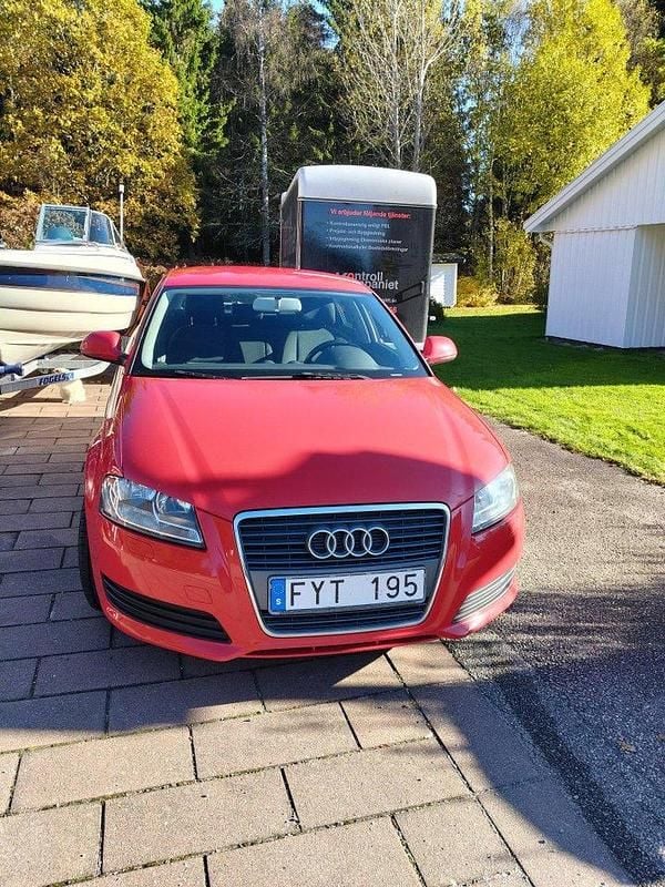 Röd Begagnad 2010 Audi A3 Sportback Attraction Halvkombi | 43 000 kr (Bra pris) - Bild 1/4