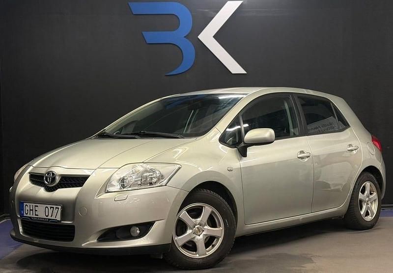 Silver Begagnad 2007 Toyota Auris Halvkombi | 54 900 kr (Marknadspris) - Bild 1/4