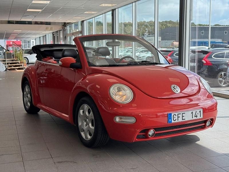 Röd Begagnad 2003 VW Beetle Cab | 69 900 kr (Bra pris) - Bild 1/4
