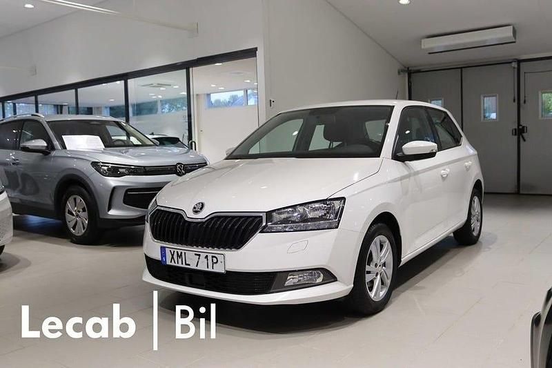 Vit Begagnad 2021 Skoda Fabia Halvkombi | 169 500 kr (Marknadspris) - Bild 1/4