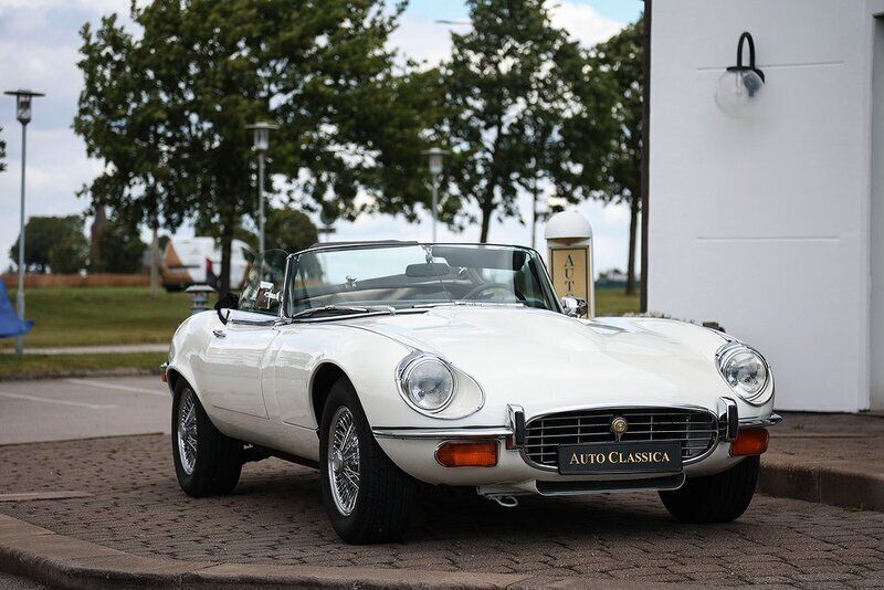 Begagnad Jaguar E-Type 276 HK (202 kW) 1973 Vit Cab