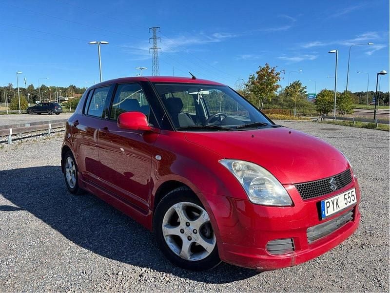 Röd Begagnad 2007 Suzuki Swift Halvkombi | 22 900 kr (Bra pris) - Bild 1/4