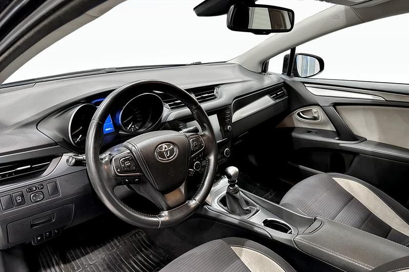 Begagnad Toyota Avensis 144 HK (105 kW) 2016 Svart Sedan