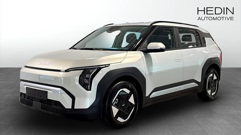 Grå (silver) Ny 2025 Kia EV3 3 SUV | 428 900 kr (Marknadspris) - Bild 1/4