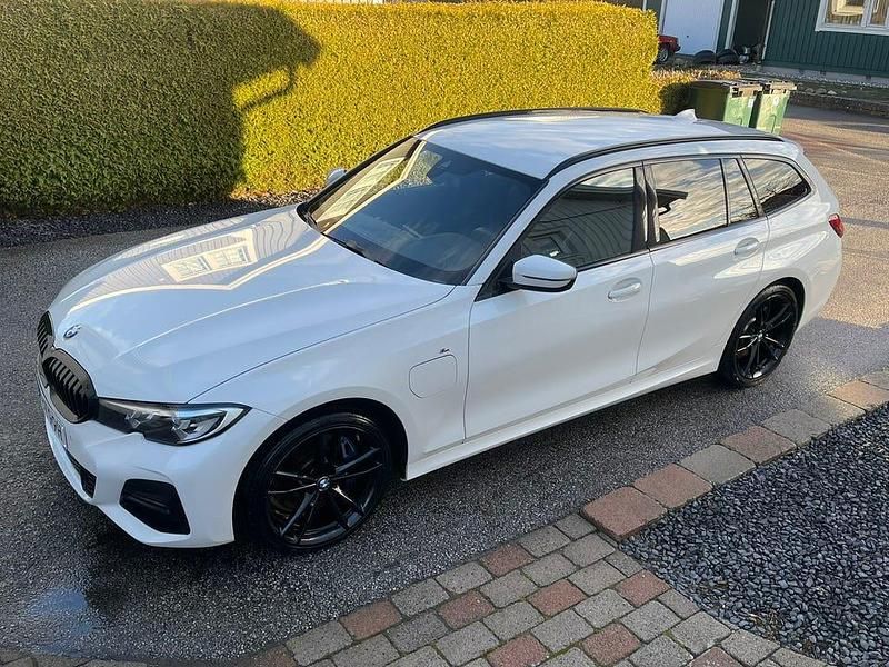 Begagnad BMW 330 292 HK (214 kW) 2021 Kombi