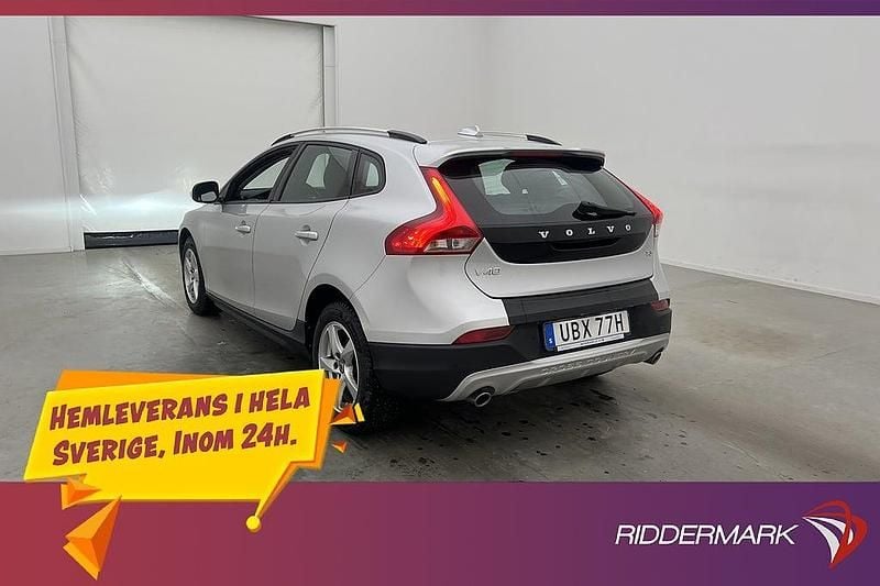 Silver Begagnad 2019 Volvo V40 CC Kinetic Kombi | 189 800 kr (Marknadspris) - Bild 1/3