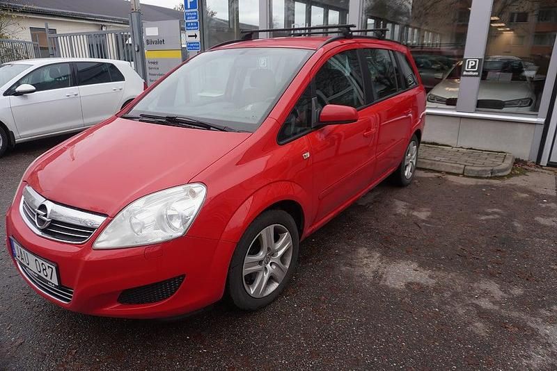 Röd Begagnad 2008 Opel Zafira Minibuss | 42 000 kr (Marknadspris) - Bild 1/4