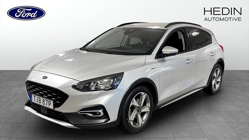 Grå (silver) Begagnad 2021 Ford Focus Active Halvkombi | 189 900 kr (Marknadspris) - Bild 1/4