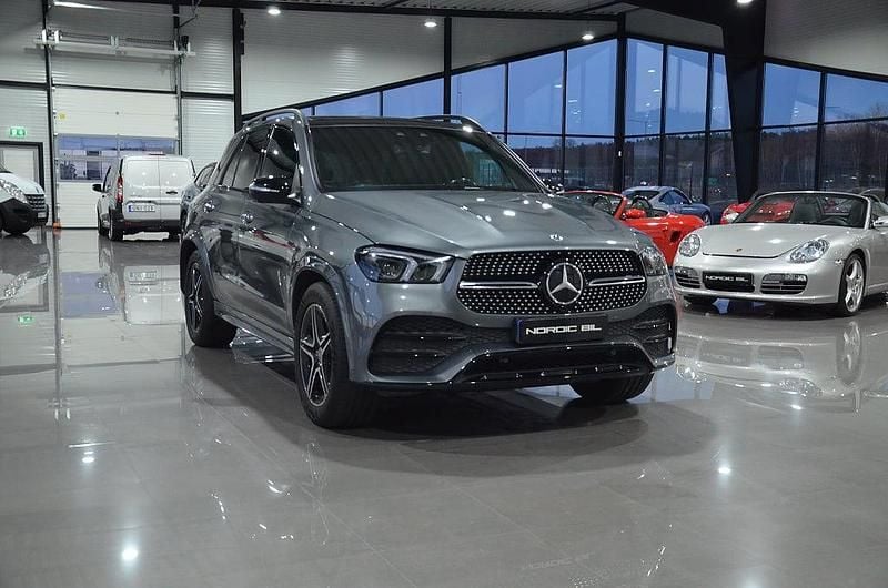 Grå Begagnad 2022 Mercedes GLE350 AMG line SUV | 639 900 kr (Marknadspris) - Bild 1/4