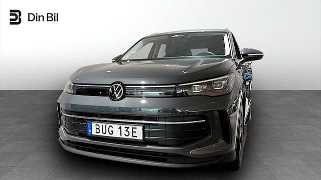 Svart Ny 2025 VW Tiguan Life SUV | 423 800 kr (Bra pris) - Bild 1/4