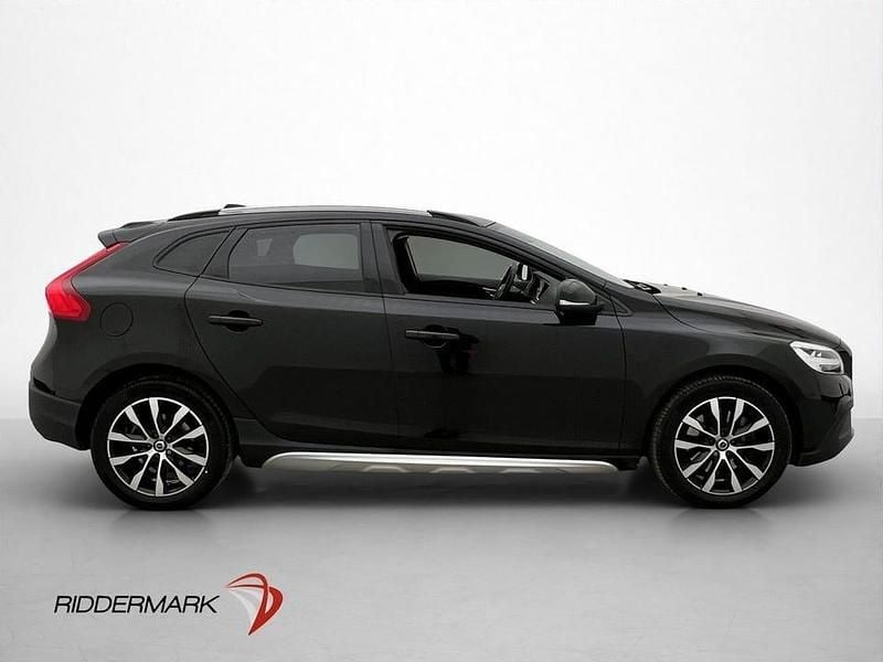 Begagnad Volvo V40 CC Plus 150 HK (110 kW) 2019 Svart Kombi