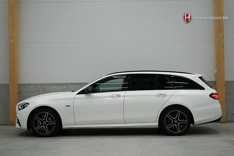 Vit Begagnad 2021 Mercedes E300 AMG line Kombi | 329 900 kr (Lite dyr) - Bild 1/4