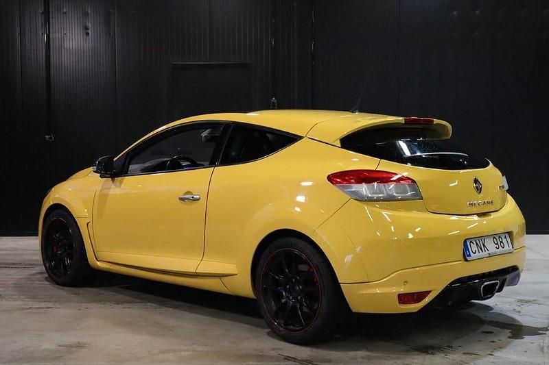 Begagnad Renault Mégane III R.S. 250 HK (183 kW) 2010 Gul