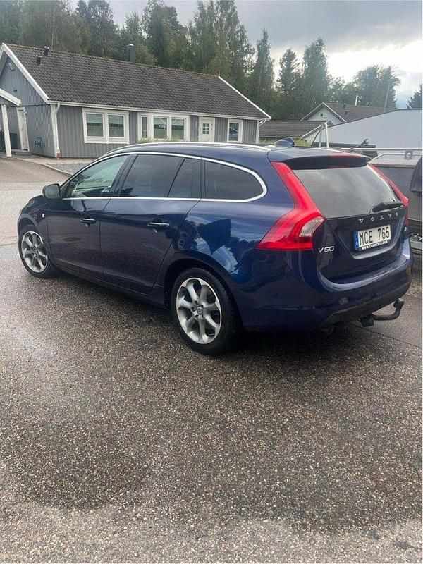 Blå Begagnad 2012 Volvo V60 Ocean Race Kombi | 95 000 kr (Marknadspris) - Bild 1/3