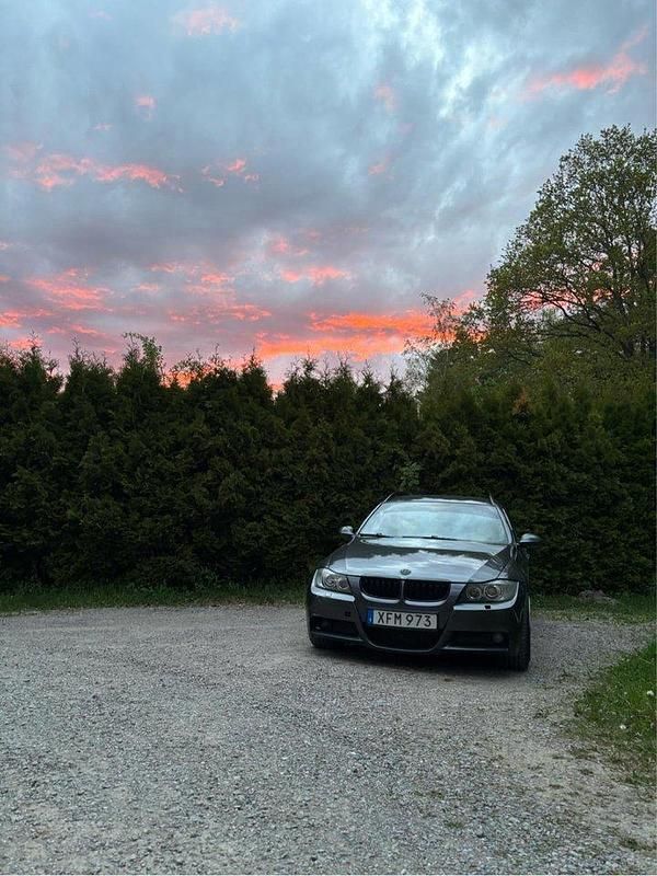 Grå Begagnad 2008 BMW 325 Comfort Edition Kombi | 69 000 kr (Lite dyr) - Bild 1/4