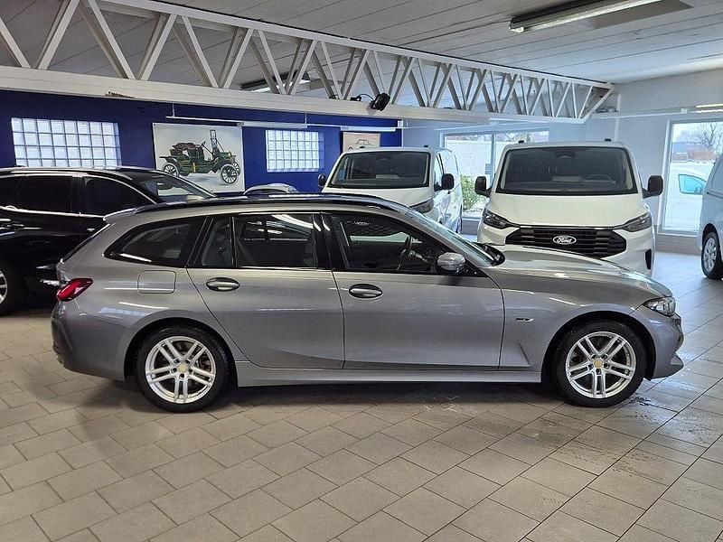 Begagnad BMW 330e 184 HK (135 kW) 2023 Grå Kombi