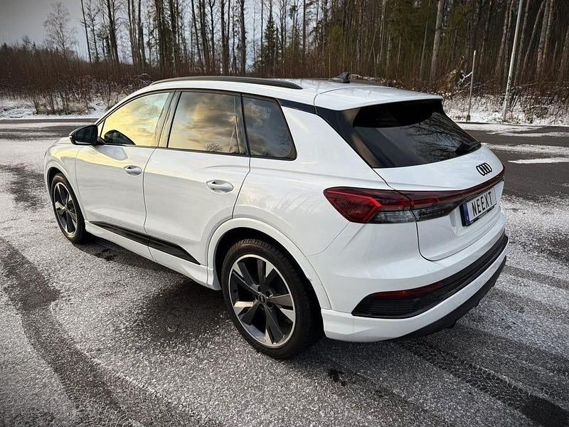 Begagnad Audi Q4 e-tron S-Line 195 kW (266 HK) 2024 Vit SUV