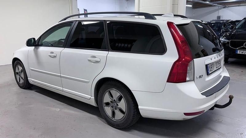 Begagnad Volvo V50 Drive Kinetic 116 HK (85 kW) 2011 Vit Kombi