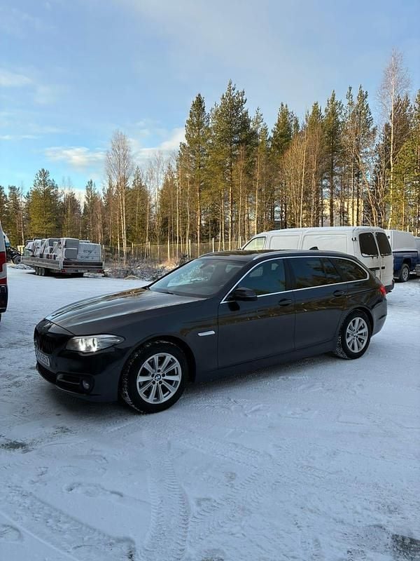 Sophisto grey brilliant Begagnad 2015 BMW 520 Kombi | 150 000 kr (Marknadspris) - Bild 1/4