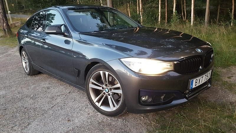 Grå Begagnad 2014 BMW 320 Gran Turismo Sport Line Halvkombi | 90 000 kr (Bra pris) - Bild 1/4