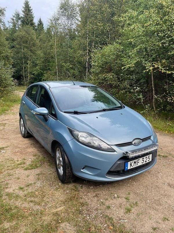 Grå Begagnad 2009 Ford Fiesta Trend Halvkombi | 13 900 kr (Bra pris) - Bild 1/3