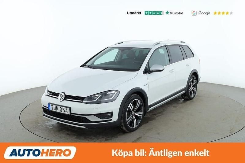 Vit Begagnad 2017 VW Golf Alltrack Kombi | 153 000 kr (Marknadspris) - Bild 1/4