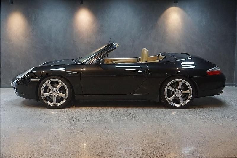 Begagnad Porsche 911 Carrera Cabriolet 300 HK (220 kW) 1999 Svart Cab
