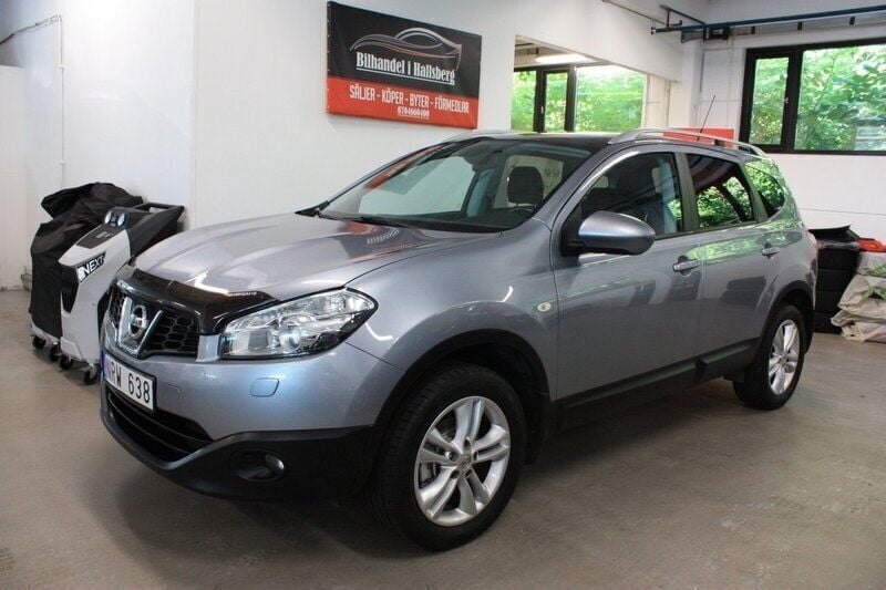 Grå Begagnad 2012 Nissan Qashqai +2 SUV | 59 900 kr (Marknadspris) - Bild 1/4