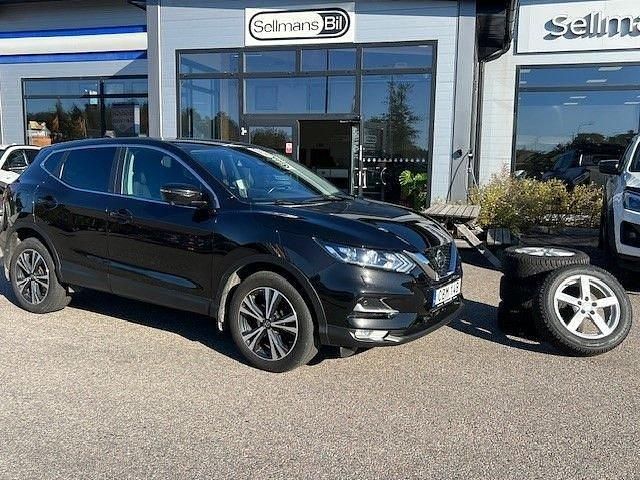 Svart Begagnad 2020 Nissan Qashqai N-Connecta SUV | 199 000 kr (Marknadspris) - Bild 1/4