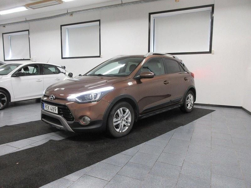 Brun Begagnad 2016 Hyundai i20 Active Kombi | 129 500 kr (Dyr) - Bild 1/4