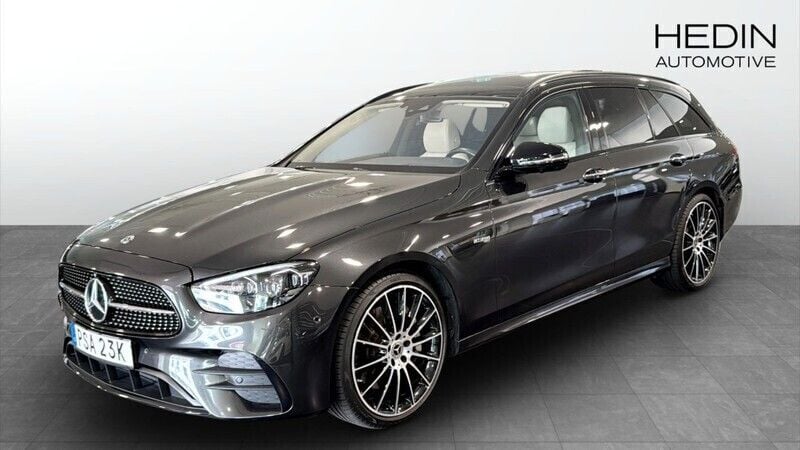 Grå (grey) Begagnad 2021 Mercedes E450 AMG Kombi | 464 900 kr - Bild 1/4
