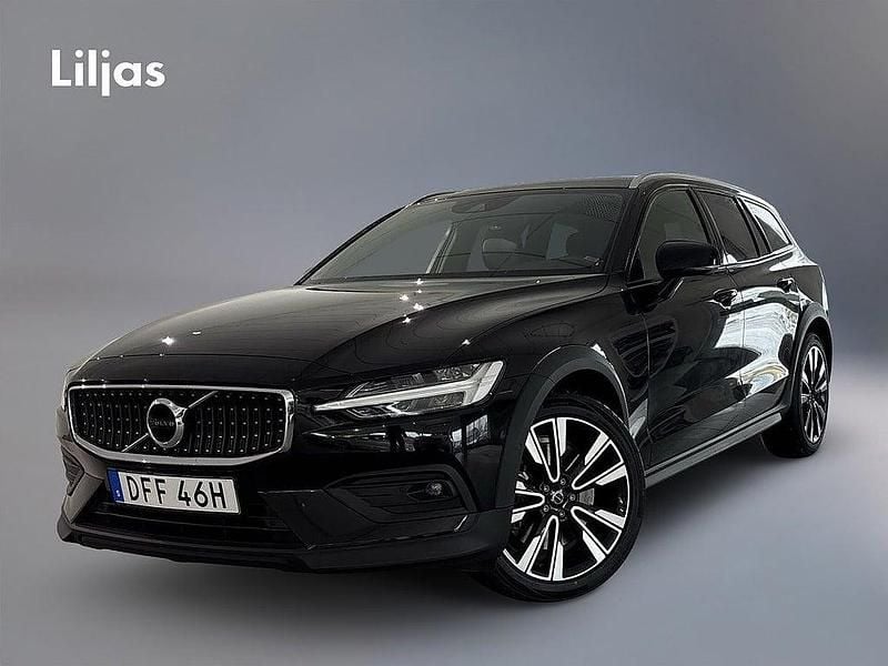 Svart Begagnad 2019 Volvo V60 CC SE Kombi | 279 000 kr (Marknadspris) - Bild 1/3