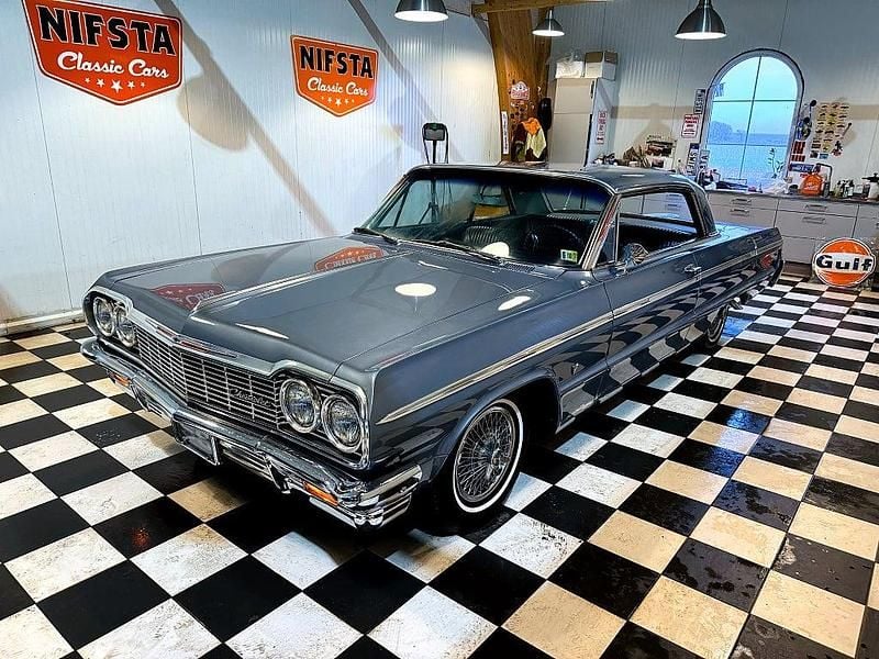 Blå Begagnad 1965 Chevrolet Impala Sport Sedan | 419 900 kr - Bild 1/4