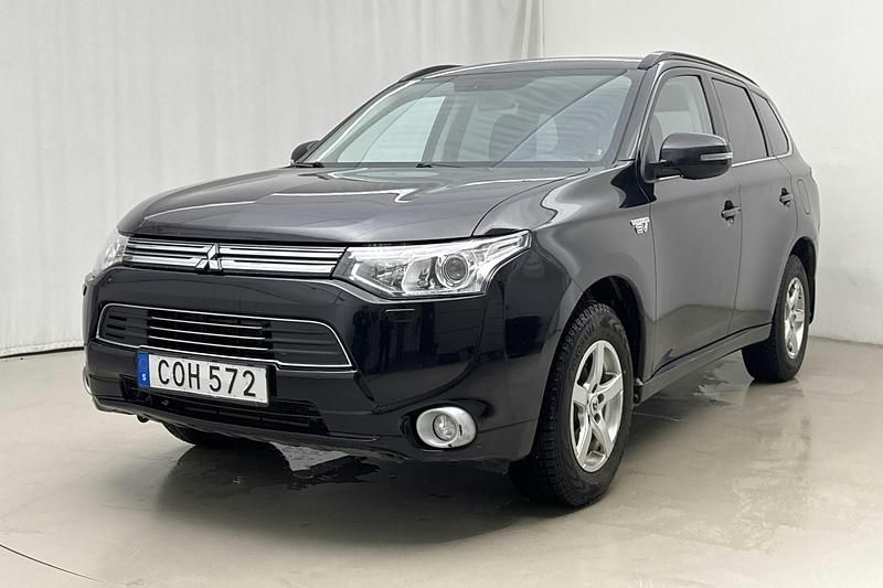 Svart Begagnad 2014 Mitsubishi Outlander Comfort Edition SUV | 106 000 kr (Marknadspris) - Bild 1/4