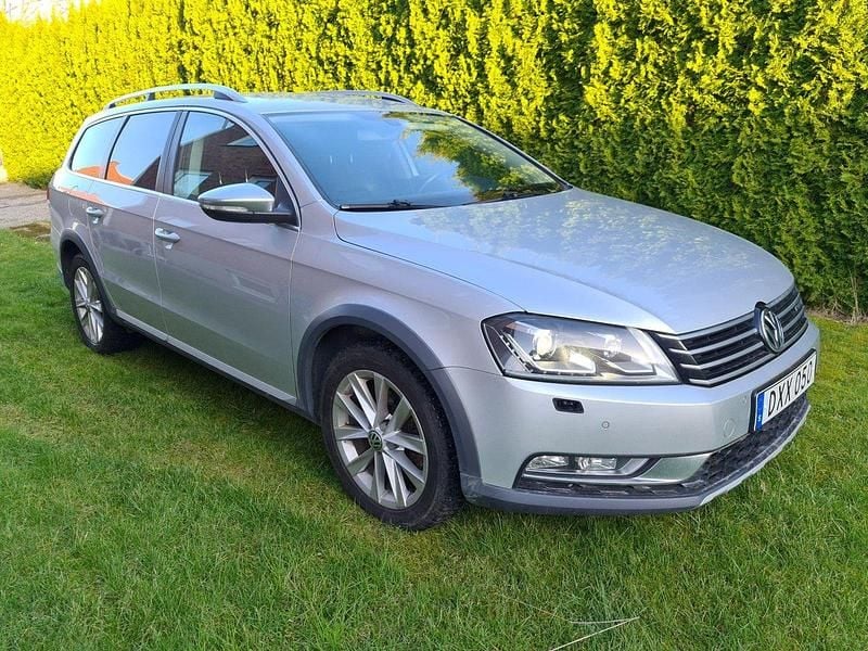 Silver Begagnad 2015 VW Passat Alltrack Kombi | 116 000 kr (Marknadspris) - Bild 1/4
