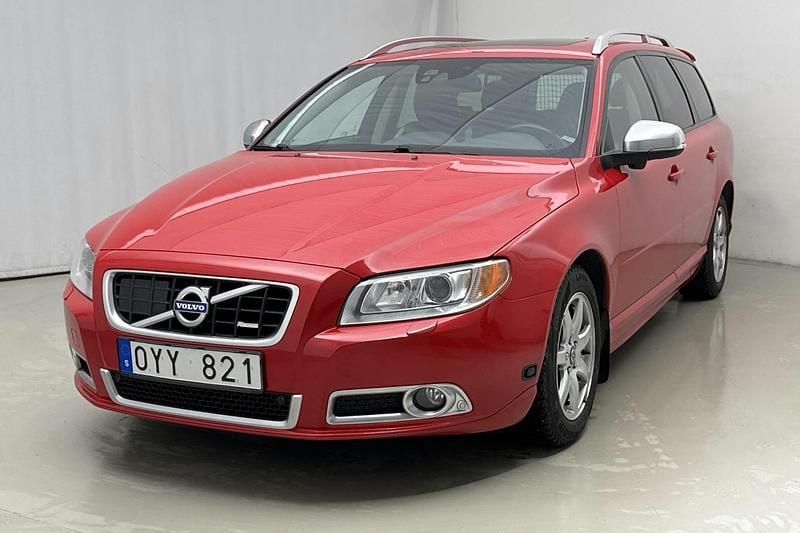 Begagnad Volvo V70 R-Design 180 HK (132 kW) 2012 Röd Kombi