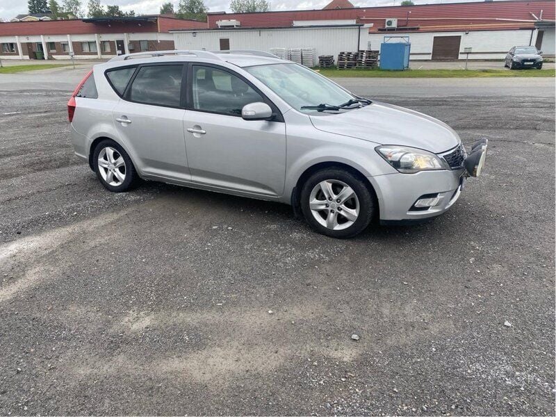 Silver Begagnad 2010 Kia Ceed Sportswagon 4 Kombi | 23 000 kr (Bra pris) - Bild 1/4