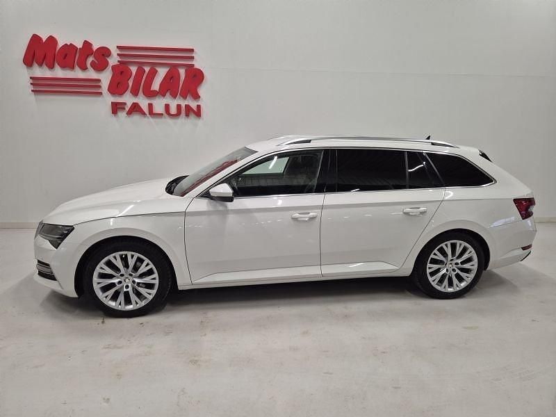 Vit Begagnad 2021 Skoda Superb Style Kombi | 249 900 kr (Dyr) - Bild 1/4