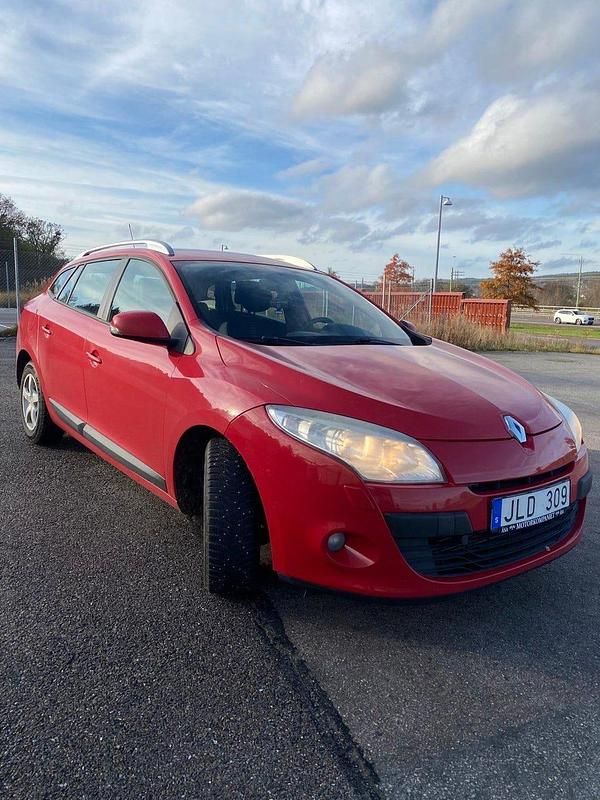 Begagnad 2011 Renault Mégane GrandTour Kombi | 32 600 kr (Marknadspris) - Bild 1/4