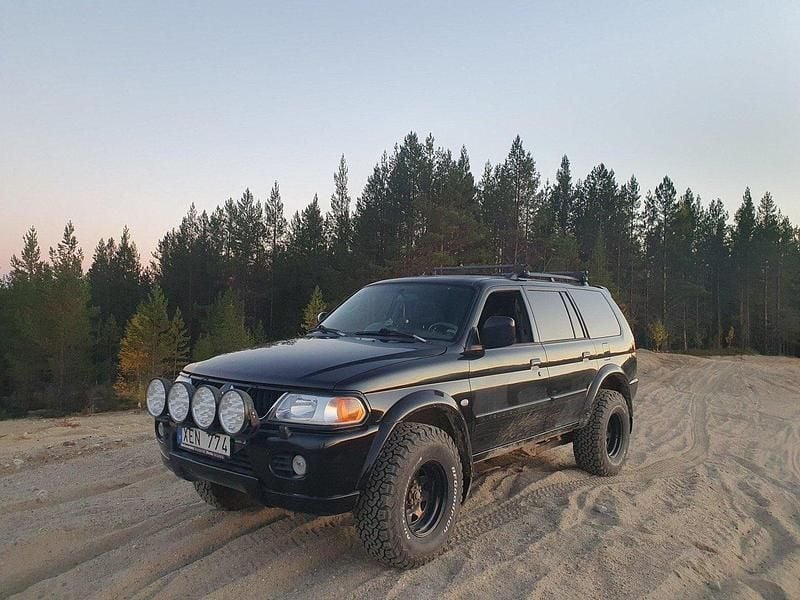 Svart Begagnad 2006 Mitsubishi Pajero SUV | 75 000 kr - Bild 1/4