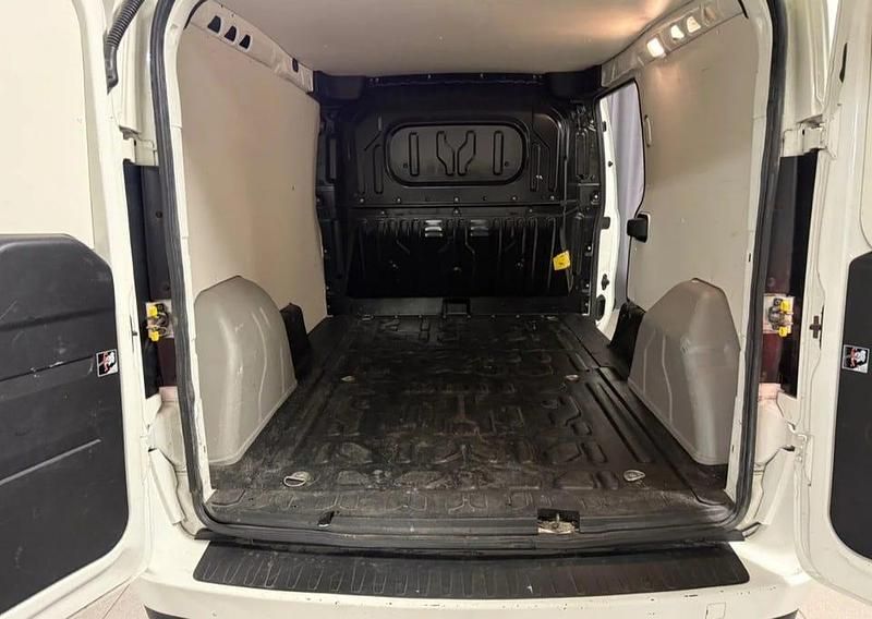 Begagnad Opel Combo 105 HK (77 kW) 2015 Van