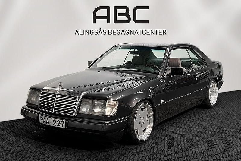 Flerfärgad Begagnad 1988 Mercedes E300 Sportkupé | 139 900 kr - Bild 1/4