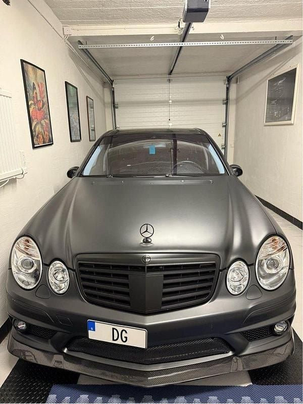 Svart Begagnad 2003 Mercedes E55 AMG AMG Sedan | 250 000 kr - Bild 1/4