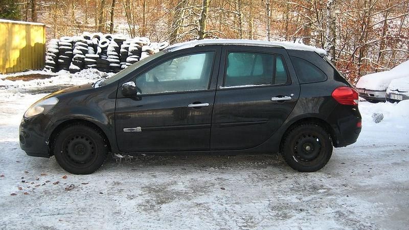 Svart Begagnad 2011 Renault Clio GrandTour Kombi | 24 900 kr (Marknadspris) - Bild 1/3