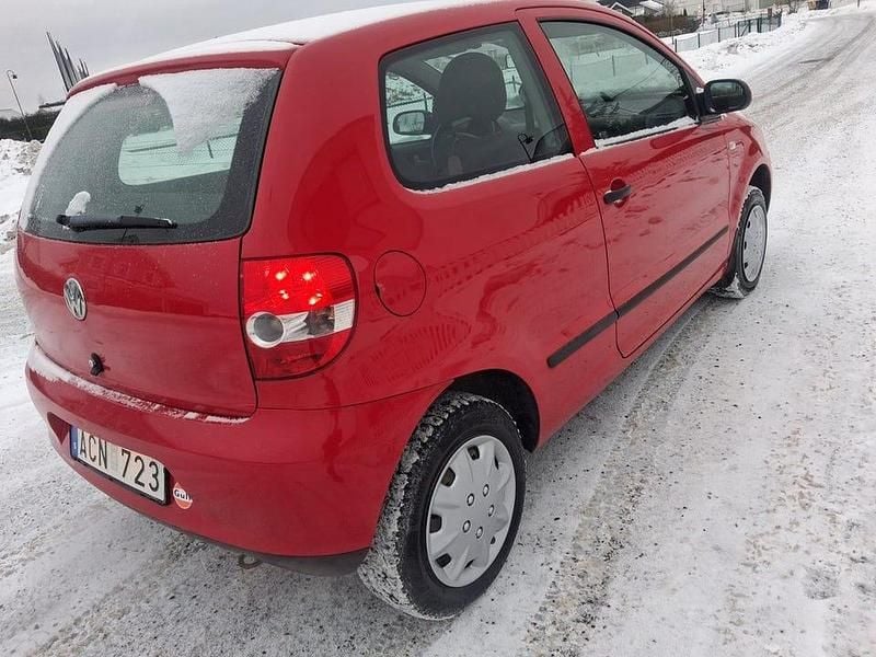 Begagnad VW Fox 54 HK (39 kW) 2007 Röd Halvkombi