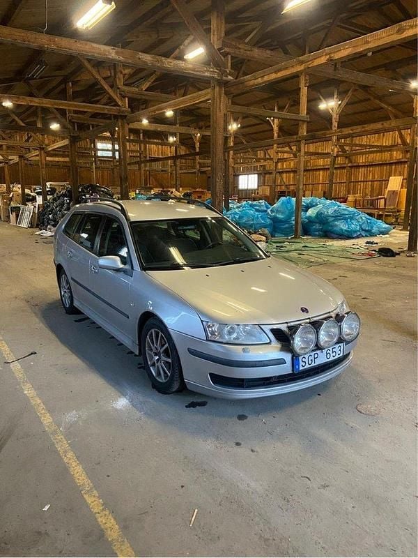 Grå Begagnad 2007 Saab 9-3 Linear Kombi | 23 000 kr (Marknadspris) - Bild 1/4