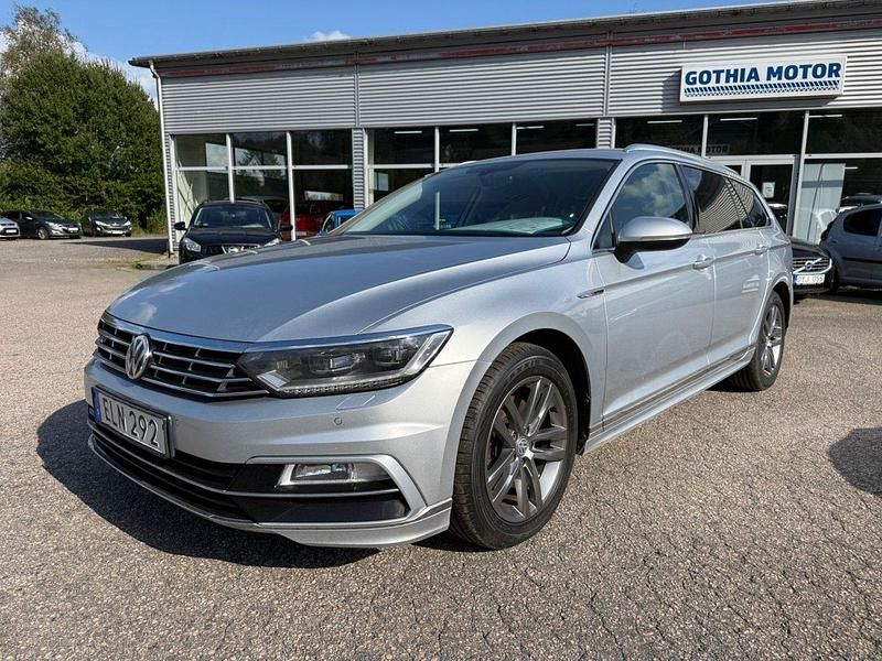 Silver Begagnad 2017 VW Passat GT Kombi | 169 900 kr (Marknadspris) - Bild 1/4