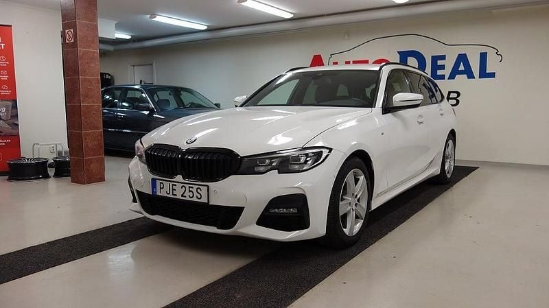 Vit Begagnad 2019 BMW 320 M Sport Kombi | 259 900 kr (Lite dyr) - Bild 1/4