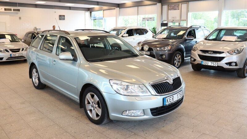 Ljusgrön Begagnad 2009 Skoda Octavia Elegance Kombi | 59 900 kr (Marknadspris) - Bild 1/4